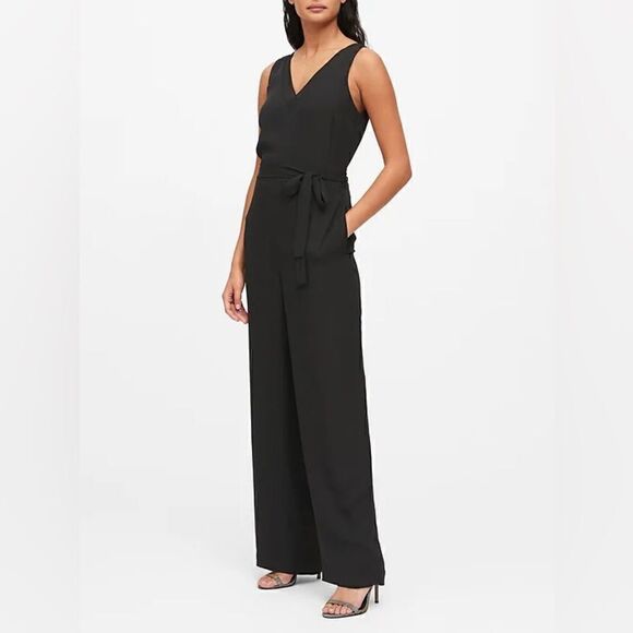 NWT Banana Republic V-neck Jumpsuit in solid Black Women's Size 4 - Picture 5 of 10